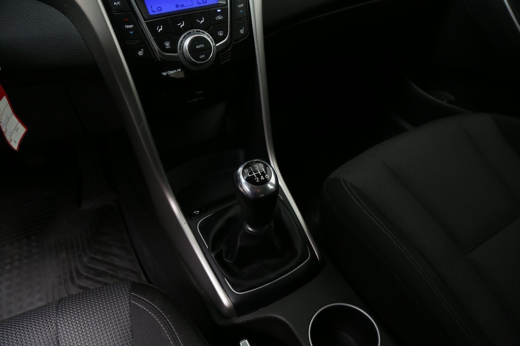 Hyundai i30 1,6 GDI 135hk Comfort Kombi 1ägare Dragkrok 2017