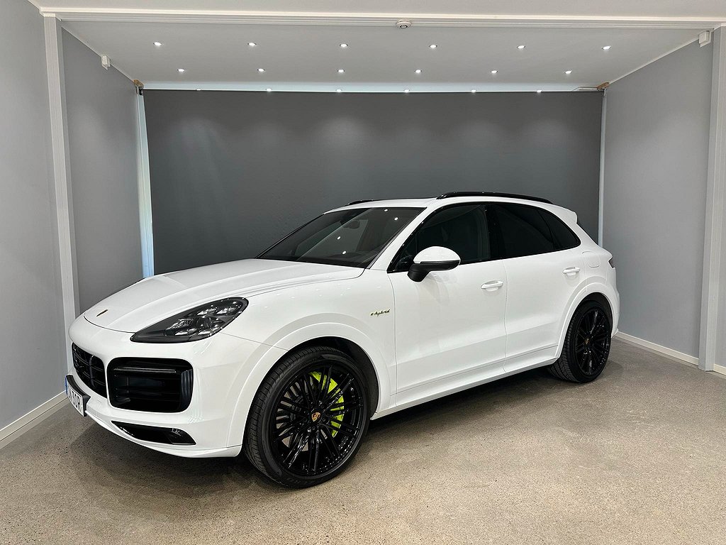 Porsche Cayenne E-HYBRID / PANO / CHRONO / SE SPEC