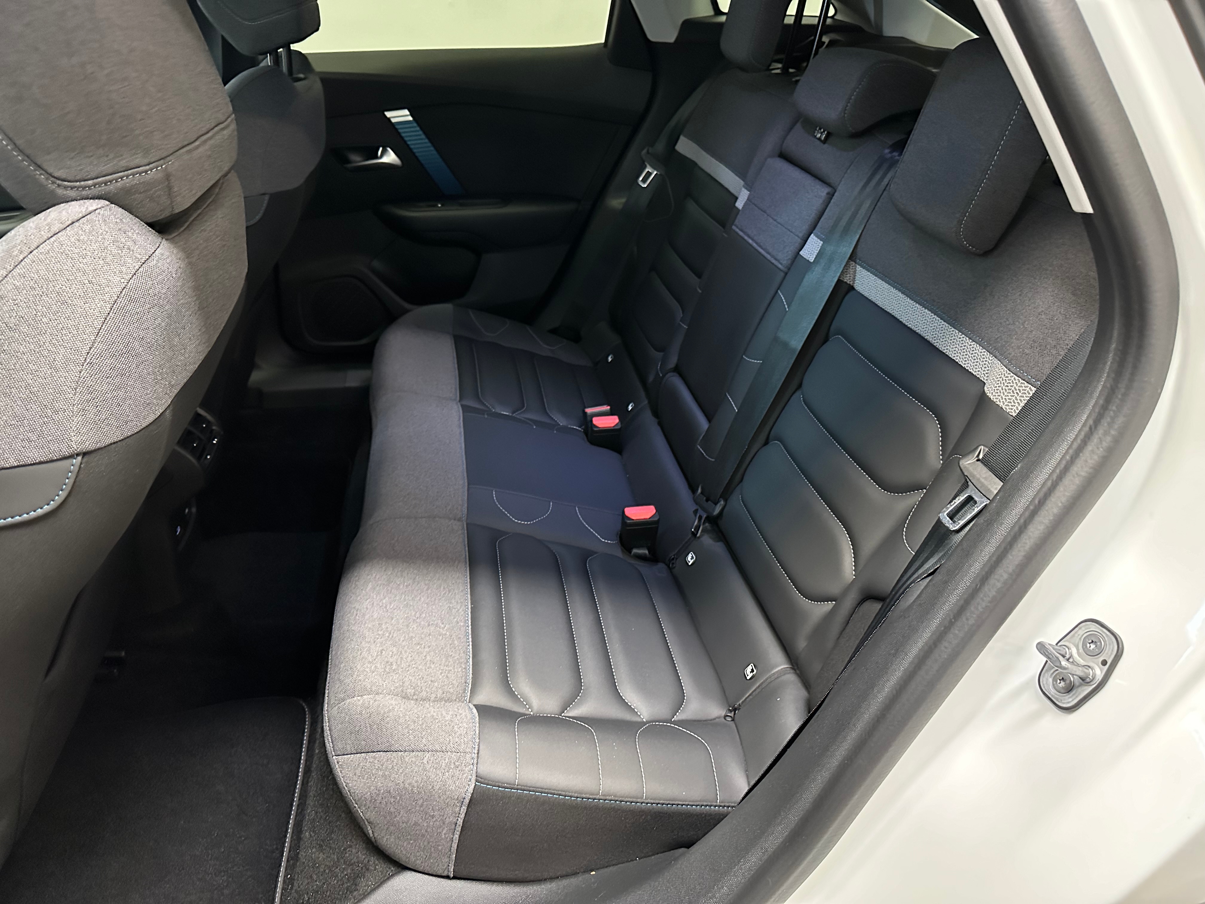Citroen C4 ë-Shine 50 kWh 136hk 2022, bild 7/36