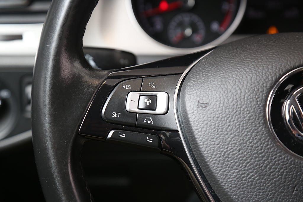 Volkswagen Golf 1,2 TSI 110hk 5-dörrar CarPlay P-sensor 2016
