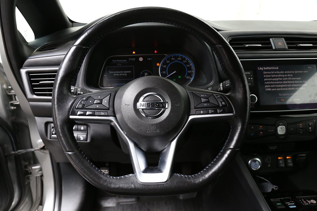 Nissan Leaf 40 kWh N-Connecta 360° I Navi I Motorvärmare