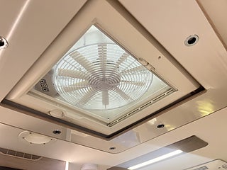 Husbil-halvintegrerad Kabe ROYAL 780 LXL 26 av 31