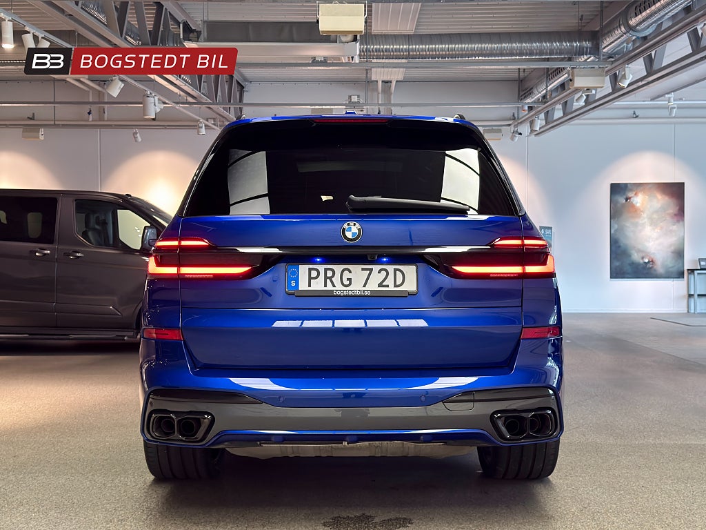 BMW X7 M60i xDrive 530hk | Se spec | Nyskick