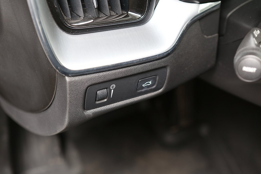 Volvo XC60 D4 190hk Momentum SE Teknik Drag Kamera Navi VOC 2019