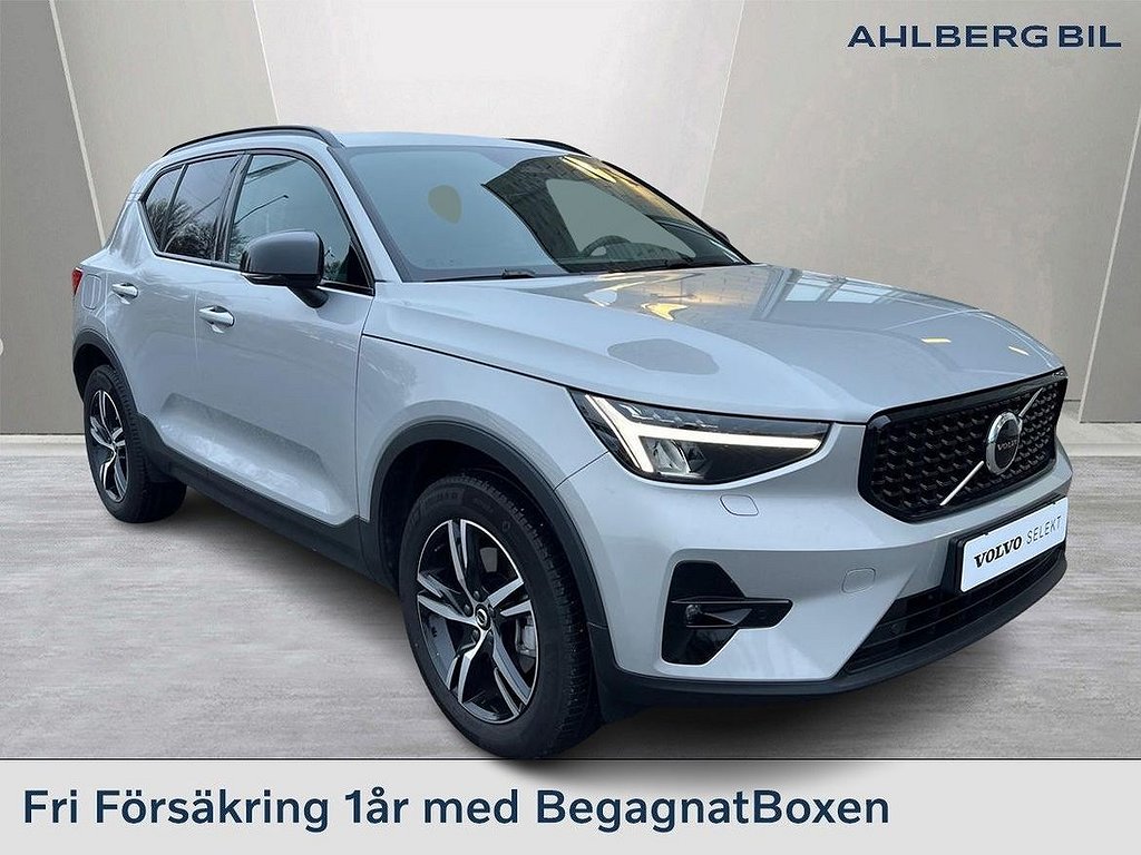 Volvo XC40 B3 FWD Bensin Plus Dark, Klimatpaket, Förarstödpaket, Parkerings