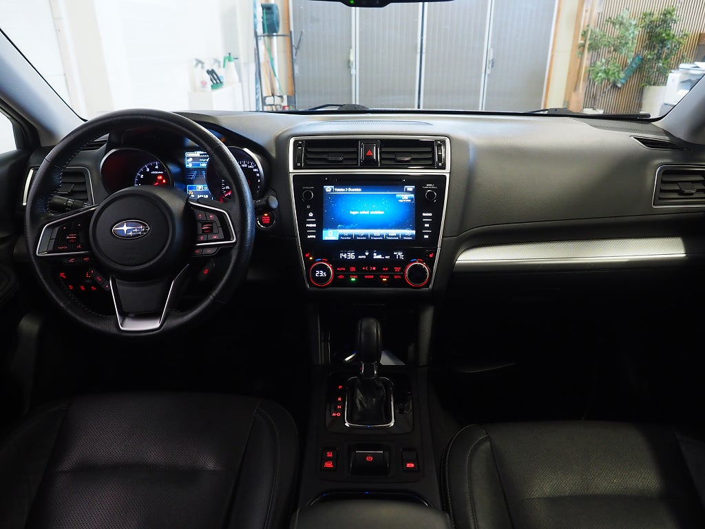 Subaru Outback 2.5 4WD Lineartronic 175hk Drag Skinn B-Kamera M-Värm 2018