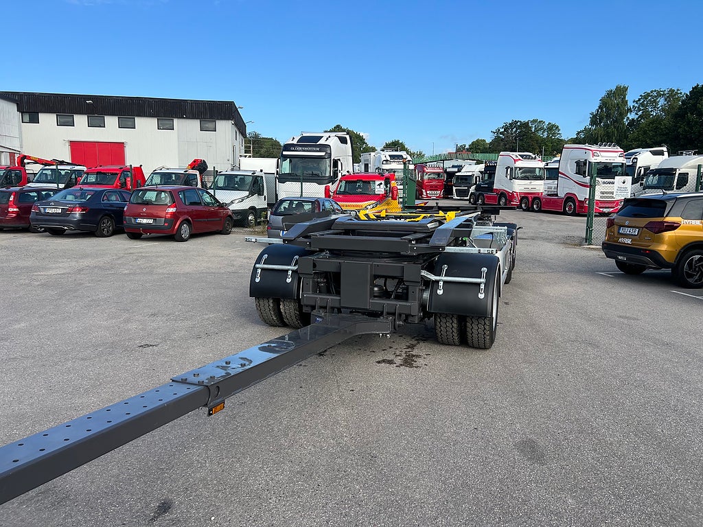 Övriga Bilcenter Vagnen- 3 Axlad Lastväxlarvagn med tipp