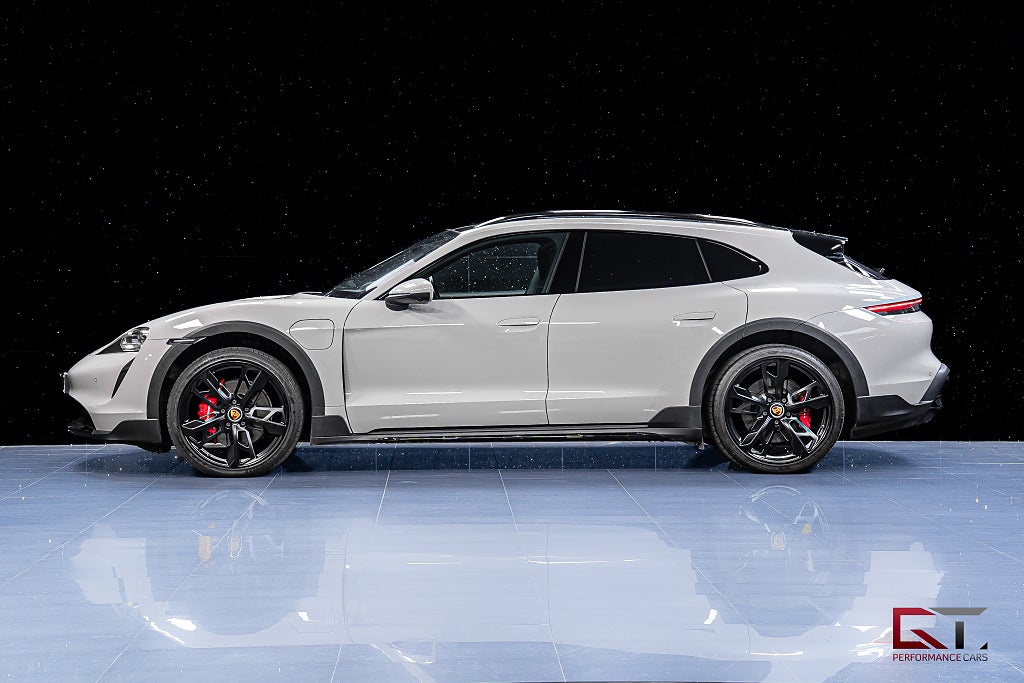 Porsche Taycan 4S Cross Turismo MOMS 21" Pano 18-vägs BOSE PassDisplay