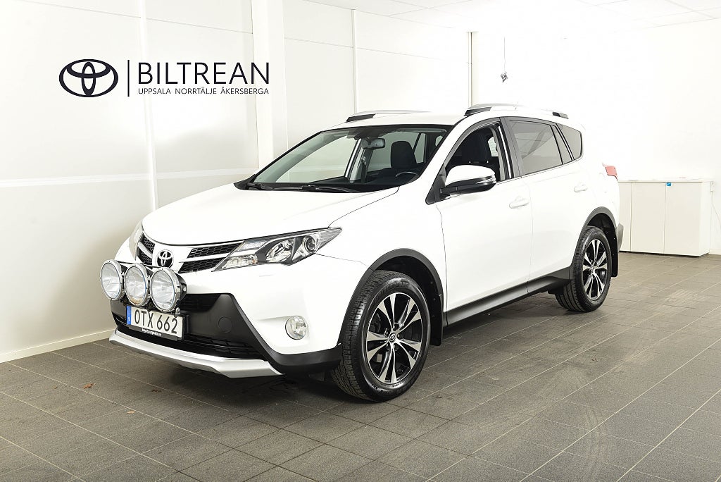 Toyota RAV4 2.0 D-4D AWD D-värm Drag Backkamera Navi