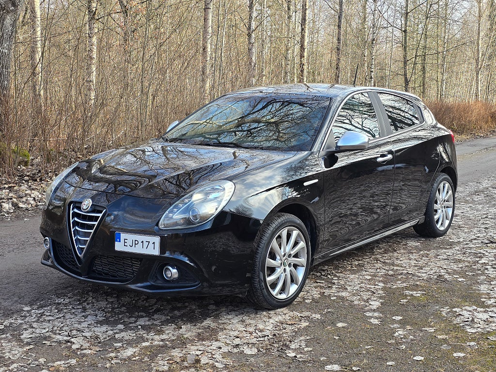 Alfa Romeo Giulietta 2.0 JTDM 16V Distinctive NYBESIKTIGAD