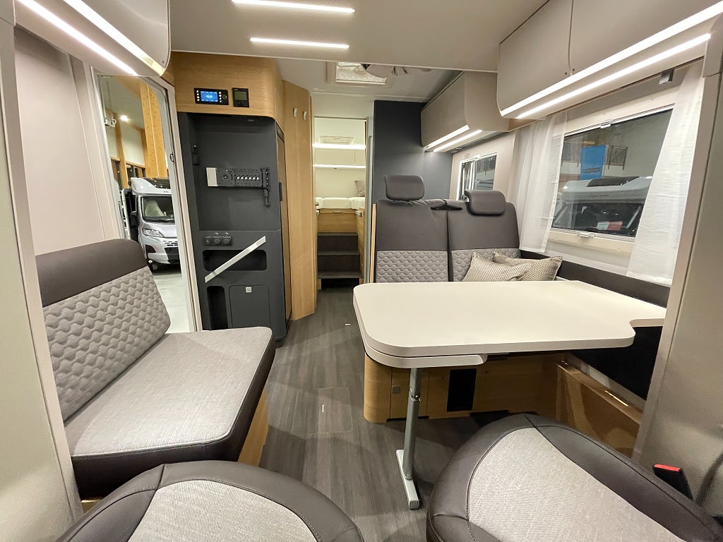 Adria Matrix Axess 670 SL /Taksäng/Automat/5 bältad/B-körkort - Adria