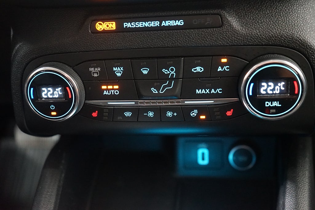Ford Focus 1.0 EcoBoost Launch Edition B-kamera Carplay 125hk