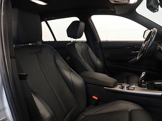 Kombi BMW 320 16 av 22