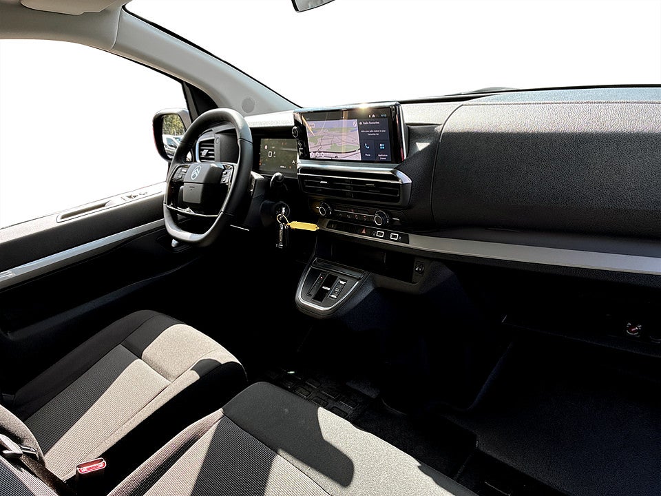 Bild på Citroën SpaceTourer Plus 2.2 BlueHDi 180hk Aut 9-SITS NAVI