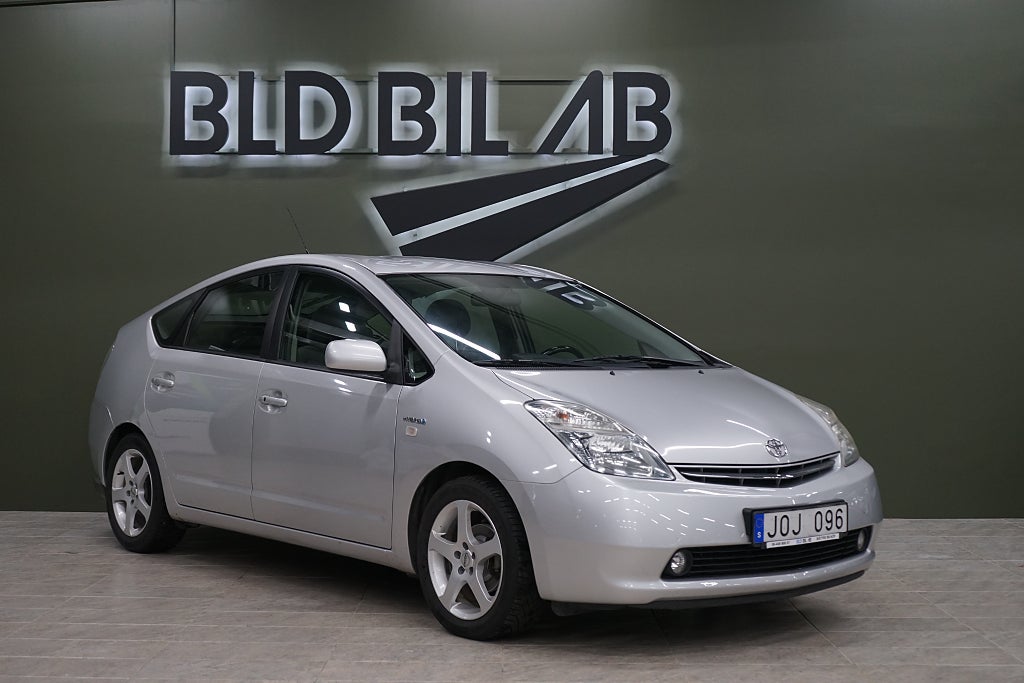 Toyota Prius 1.5 VVT-i + 3CM CVT NYBES NAVI 112HK