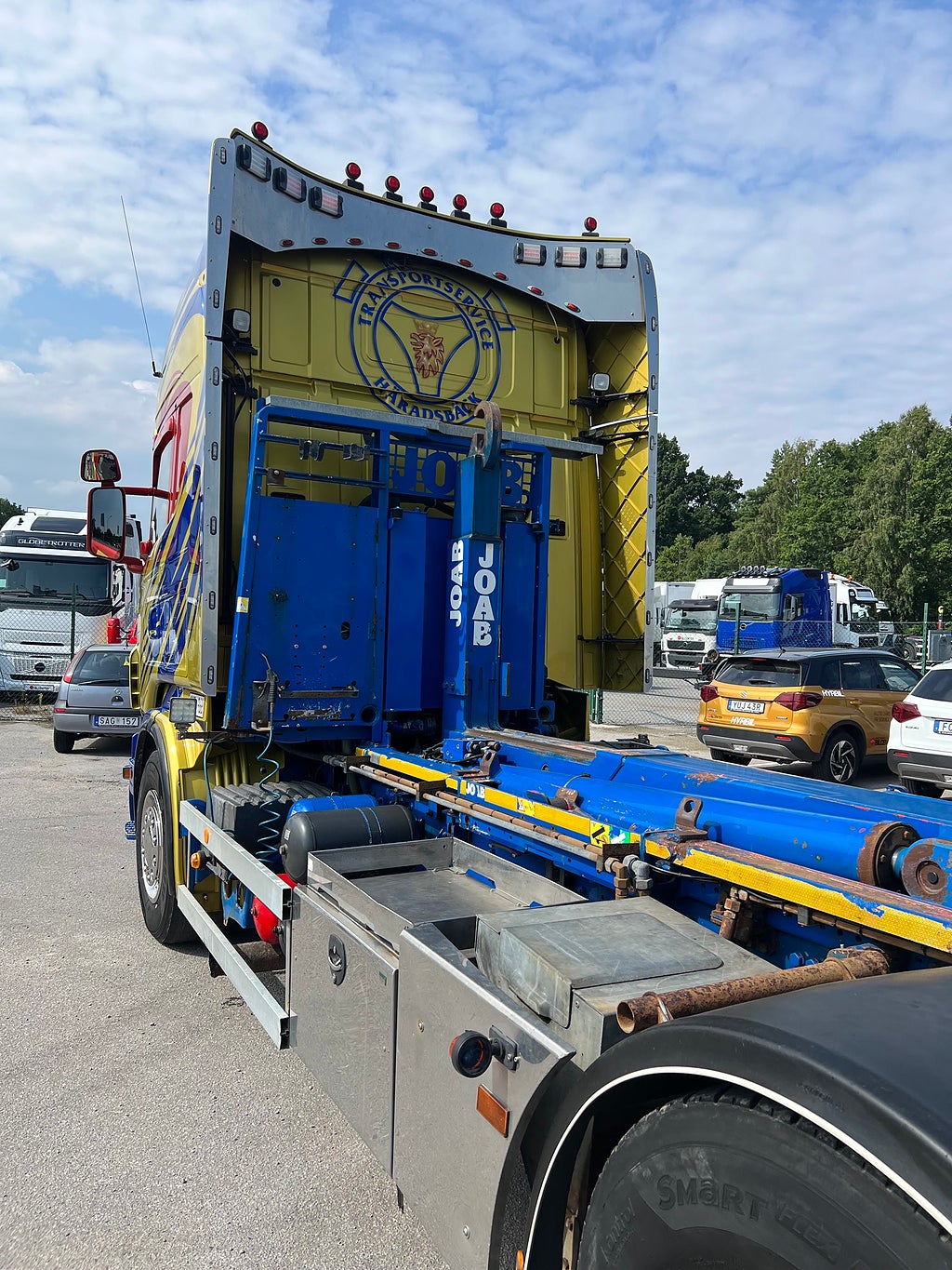 Scania R560 V8 6x4 Tandem, Lastväxlare