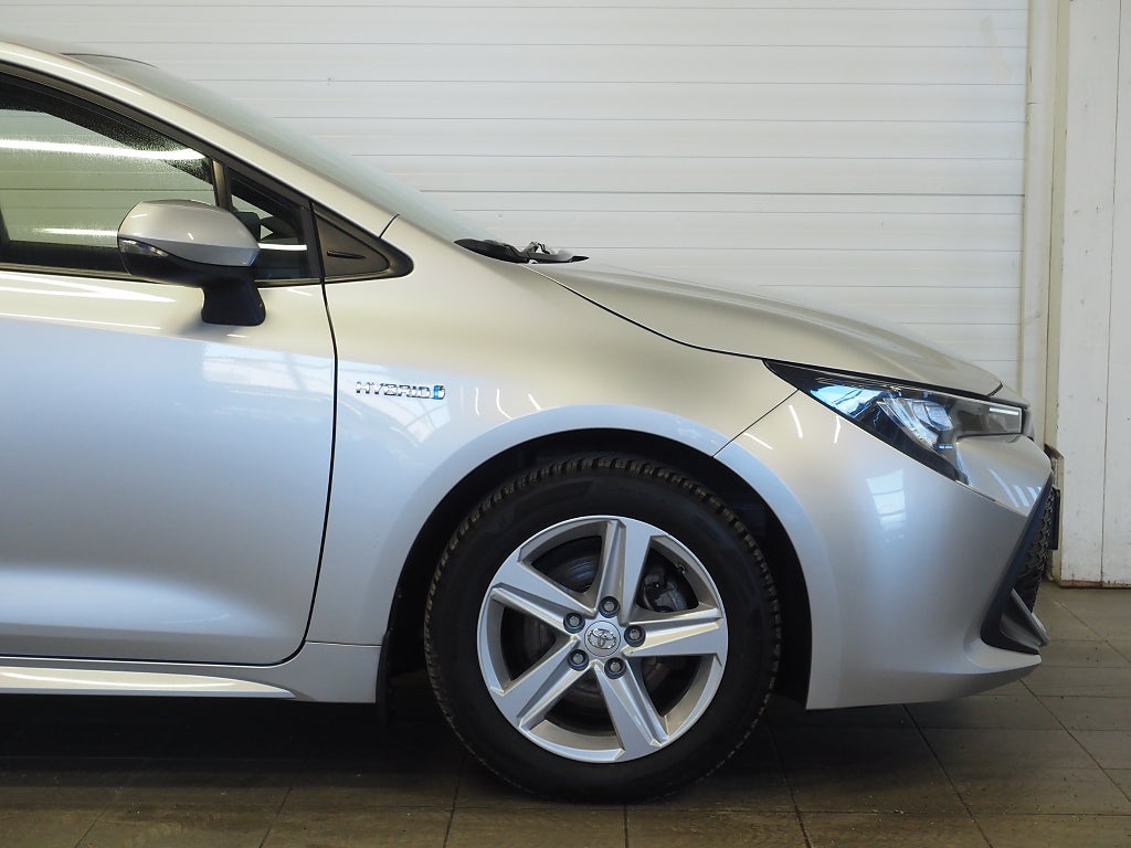 Toyota Corolla Hybrid e-CVT Life 122hk Backkamera Låga mil! 2021