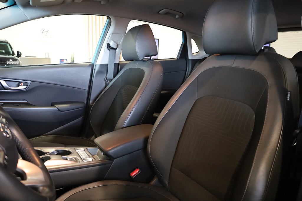 Hyundai Kona 64 kWh Essential Navi Kamera Krell CarPlay Leasbar 2022