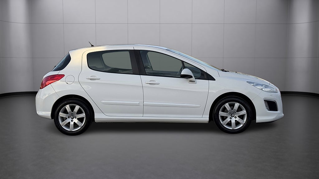 Peugeot 308 5-dörrar 1.6 e-HDi FAP Vinterhjul  - miniatyr 6