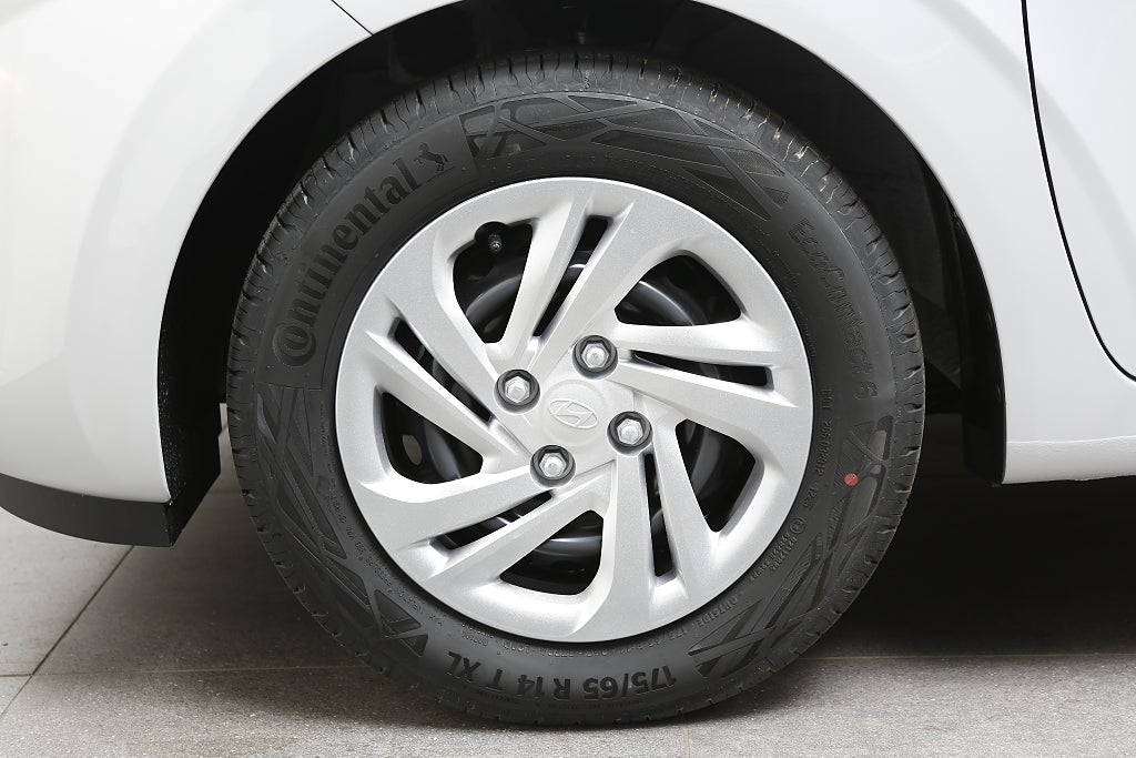 Hyundai i10 1,0 Automat Essential 2025