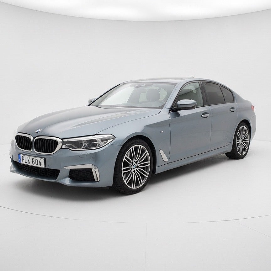 BMW M550I V 8 / xDrive Sedan / Panorama