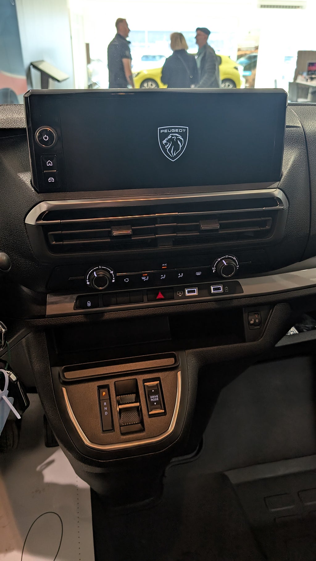 Bild på Peugeot Traveller Active Diesel 180 hk Automat