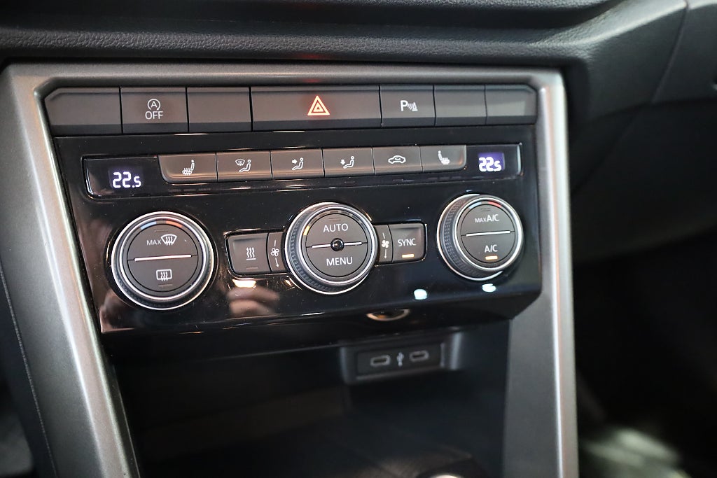 Volkswagen T-Roc 1.5 TSI ACT AUT Värmare PDC Apple Carplay 2022