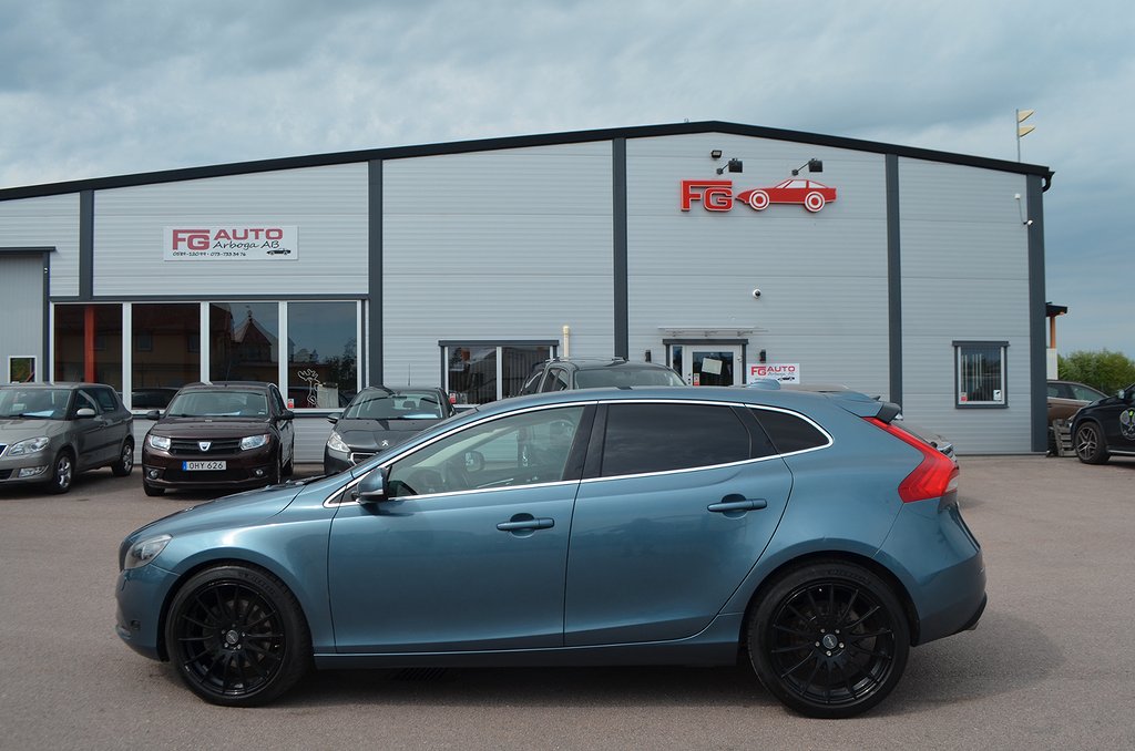 Volvo V40 D3 150 hk Momentum Nybesiktigad