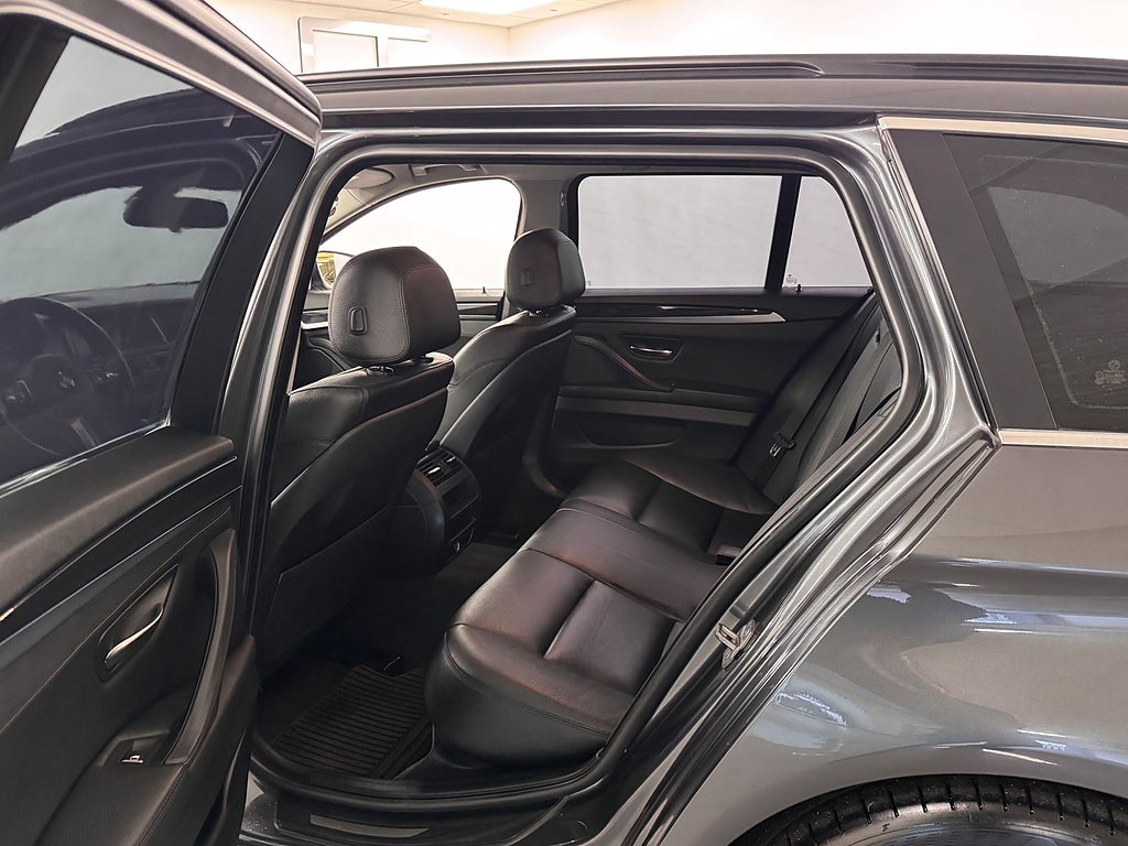 BMW 520 D xDrive Touring Läder Drag Rattvärme PDC Svensksåld bild 11