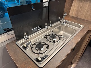 Husbil-halvintegrerad Robeta Helios 180HK AUT Adapt farthållare 9 av 22