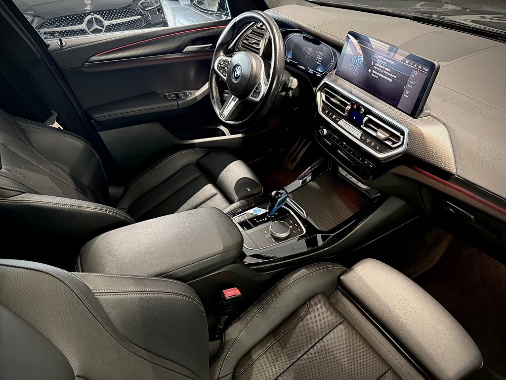 BMW iX3 M Sport Glastak Läder Drag - bild 13