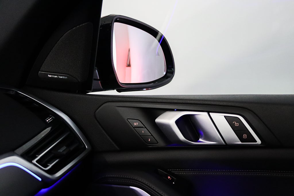 BMW X5 xDrive40i M Sport Pano HuD Värmare H/K Dragkrok MOMS