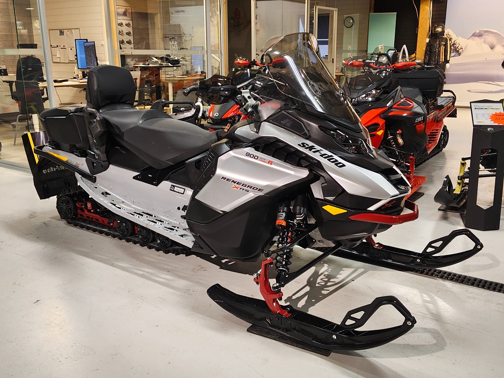 Ski-Doo Renegade XRS 900 Ace Turbo R Smart Shox, dubbeldyna 