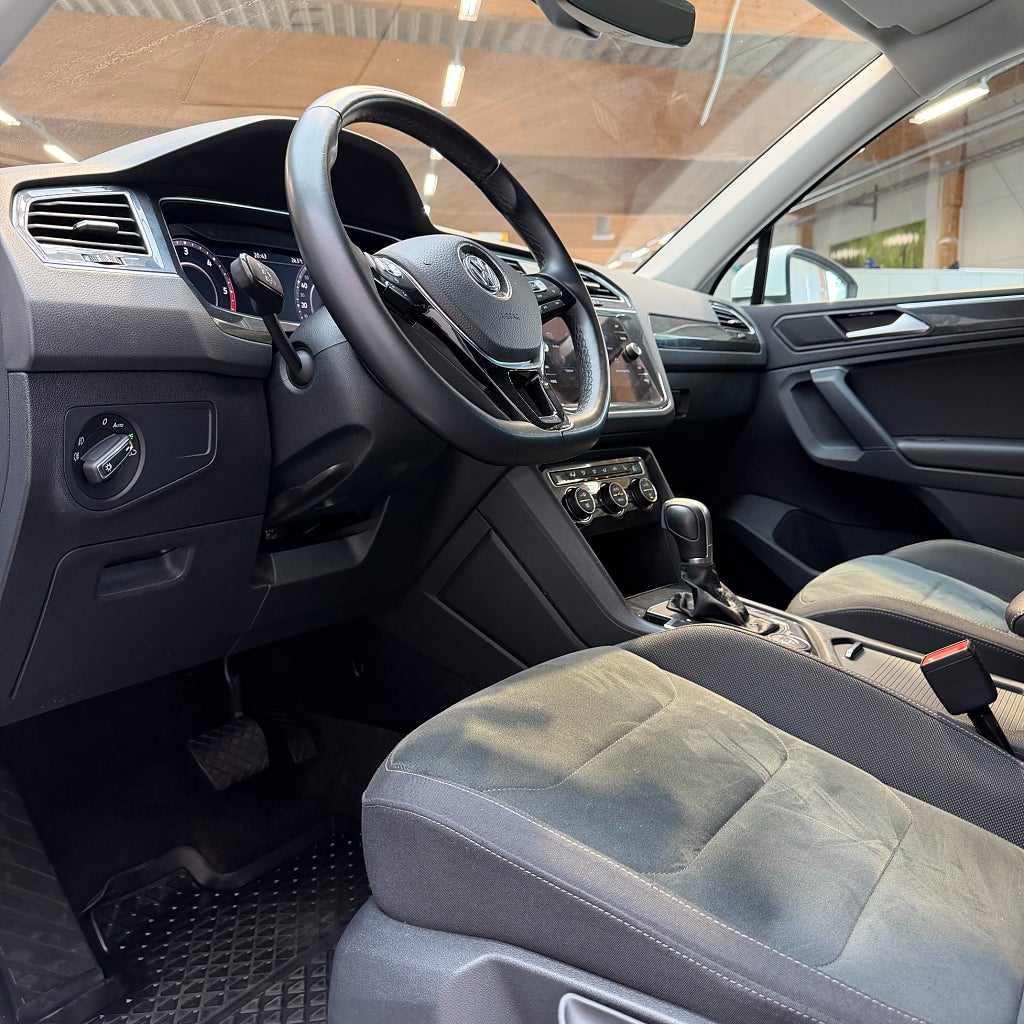 Volkswagen Tiguan 2.0 TDI 4M GT Cockpit Carplay Backkamera Dag Värmare