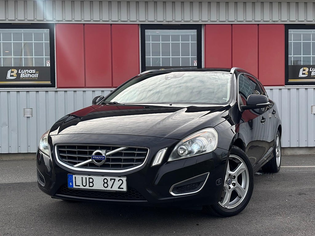 Volvo V60 T4 Summum Euro 5/Ny Besiktad/Kamrem är Bytt/3 Brukare