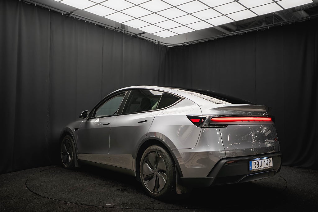 Tesla Model Y Long Range AWD LAUNCH DRAG QUICKSILVER MOMS JUNIPER