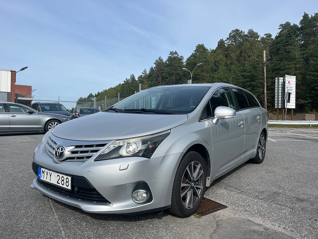 Toyota Avensis Kombi 1.8 147hk AUT Navi Kamera motorvärmare