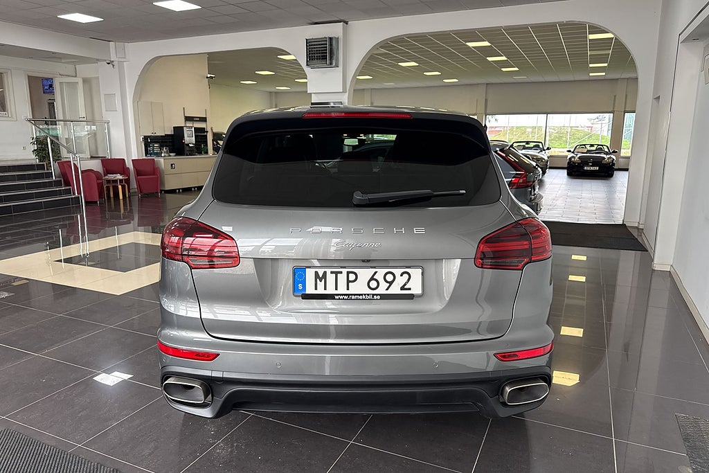 Porsche Cayenne 2016 - miniatyr 5