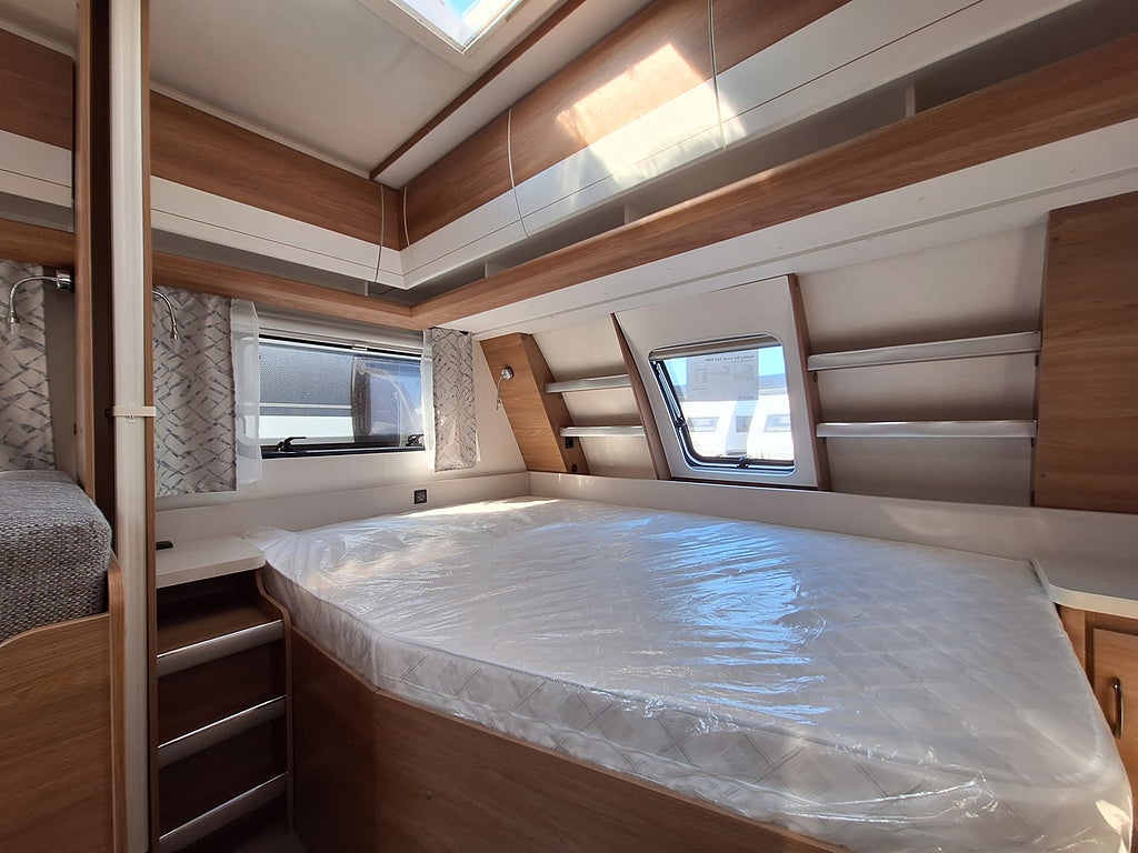 Hobby De Luxe 545 KMF Barnkammare: 3 Bäddar, Dusch, Kampanjprodukt!