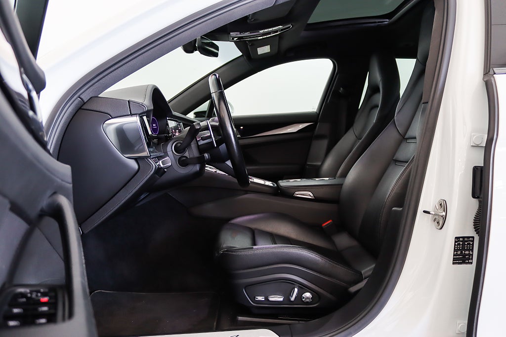 Porsche Panamera 4 E-Hybrid Sport Turismo Facelift PASM Pano Bose