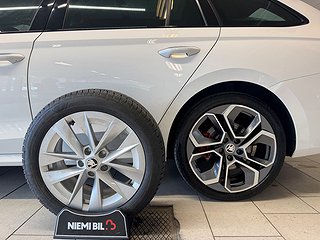Skoda Octavia Kombi RS iV PLUG-IN/Drag/Kamera/Mvärm/Pano/S&V