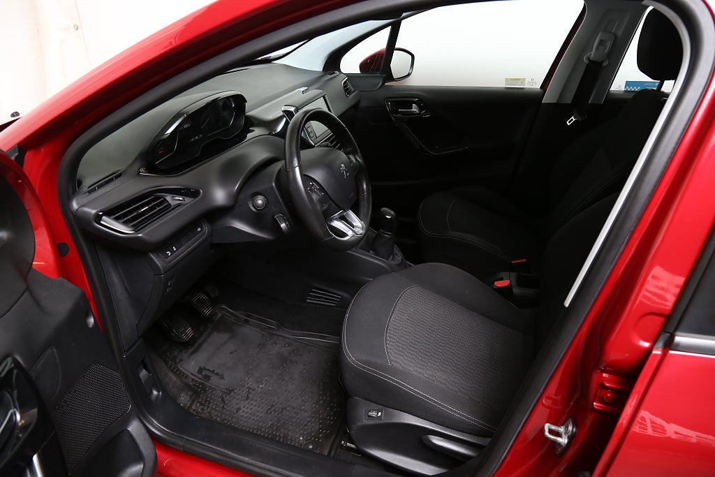 Peugeot 208 1,2 PureTech 82hk Active 5D Bluetooth Ny kamrem 2017