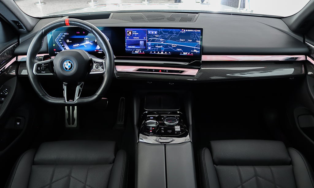 BMW i5 M60 xDrive Sedan MOMS M-Sport Kolfiber B&W Pano 360°