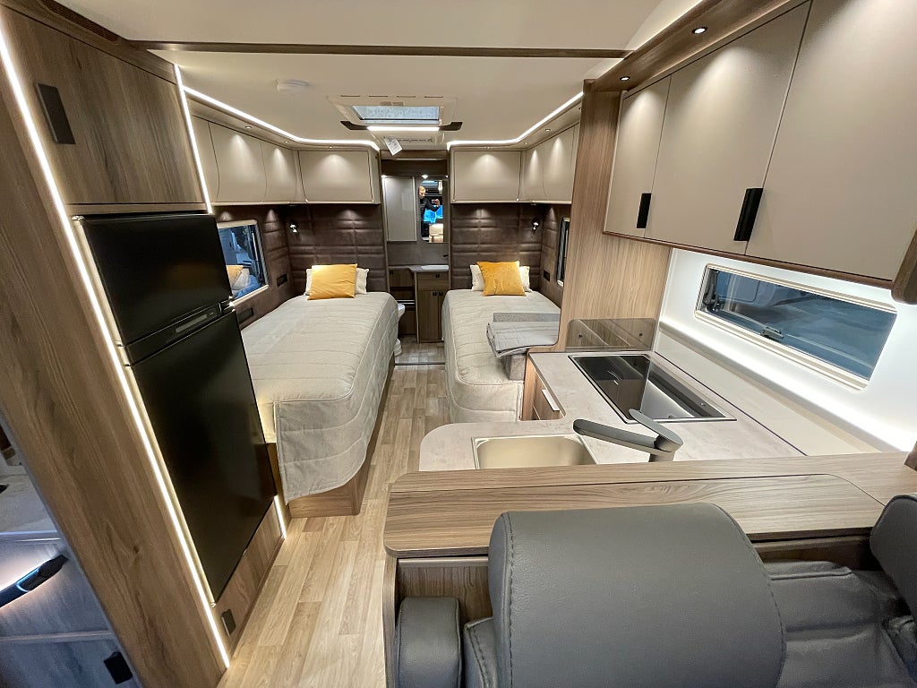 Kabe TMX Royal 810 LT / ALDE / Cinderella / Taksäng / Skinn / 5bält/  - Kabe