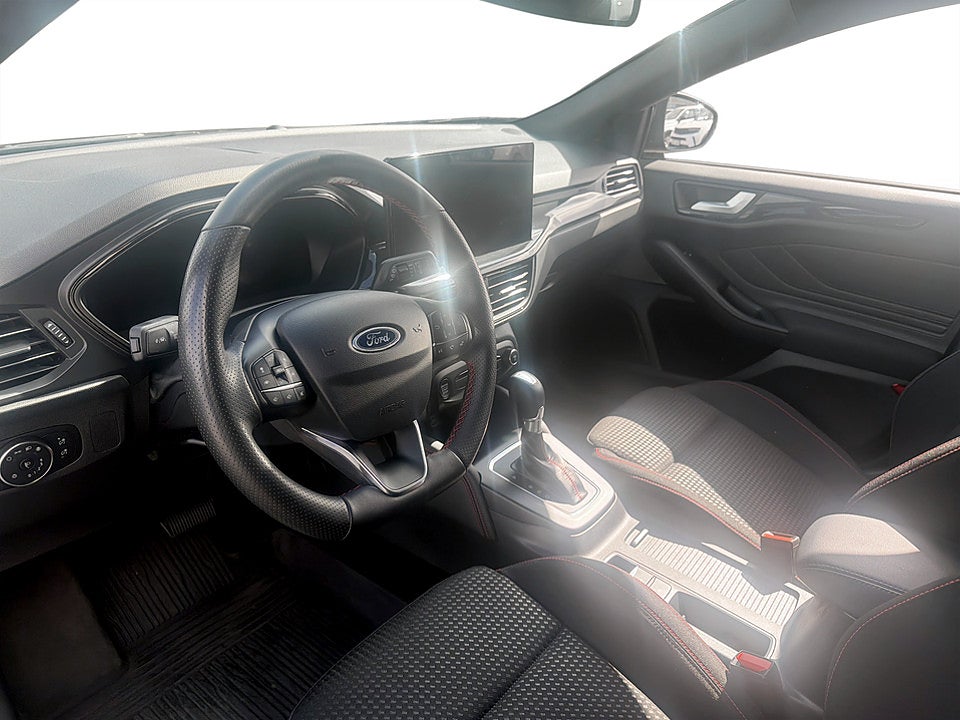 Bild på Ford Focus Business ST-Line Kombi 1.0 EcoBost 155hk Aut B-KAMERA