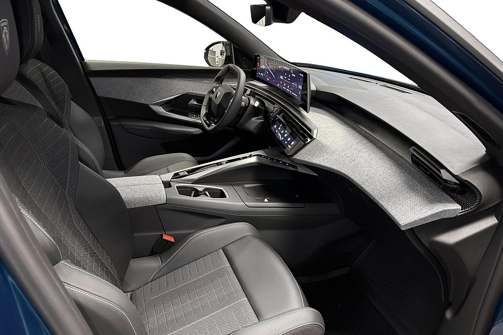 Peugeot E-3008, 214hp, 2026