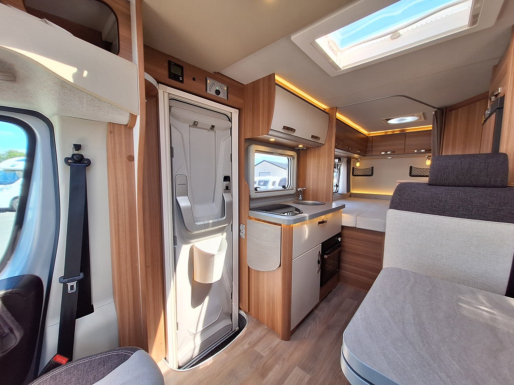 Weinsberg Caraloft Edition Scandic 600 MF Dubbelbädd, Automat, Solcell, Si
