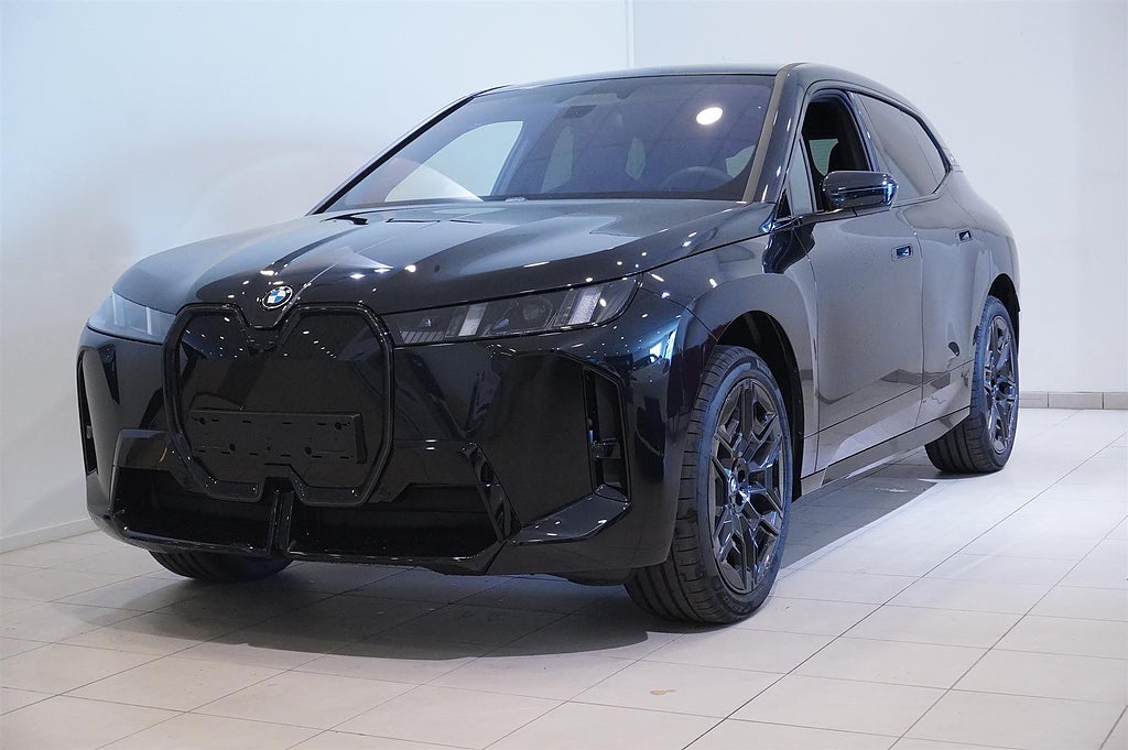 BMW iX xDrive60 M Sport Pro Supercharged Drag B W DA Pro | Ränta 0,95%