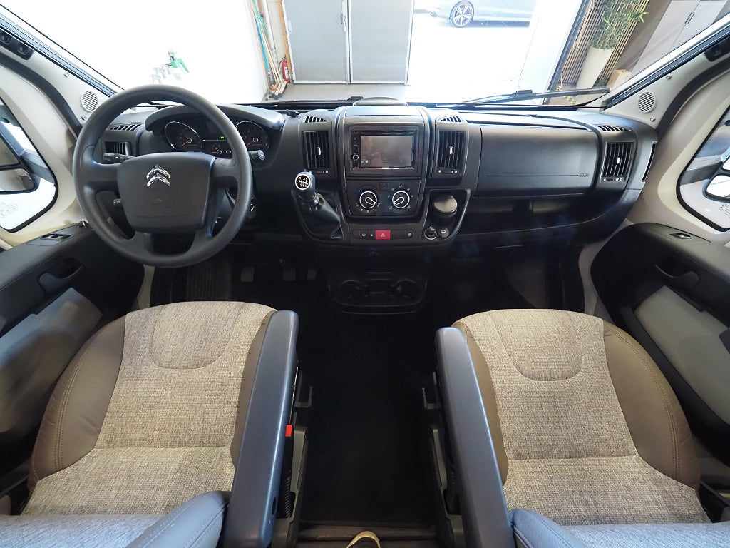 Adria Coral 670 DL Axess Långbädd | Face to face | Solcell | 2021