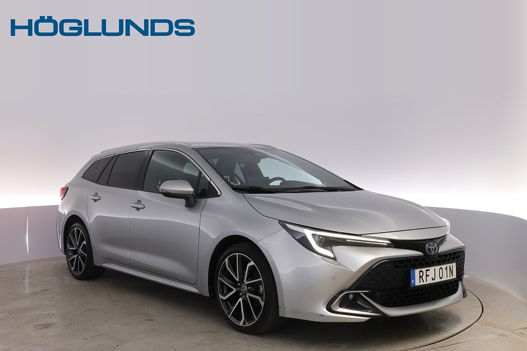 Toyota Corolla Touring Hybrid Executive JBL NAVI Skinn V-hjul MOMS